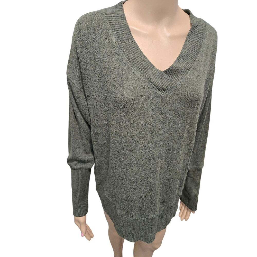 Maurices medium green long sleeve v-neck knitted thin blouse top shirt